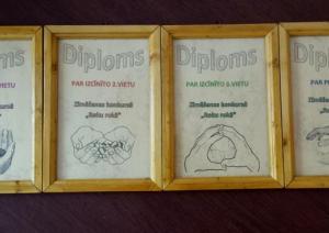 Diplomi un atzinības raksts